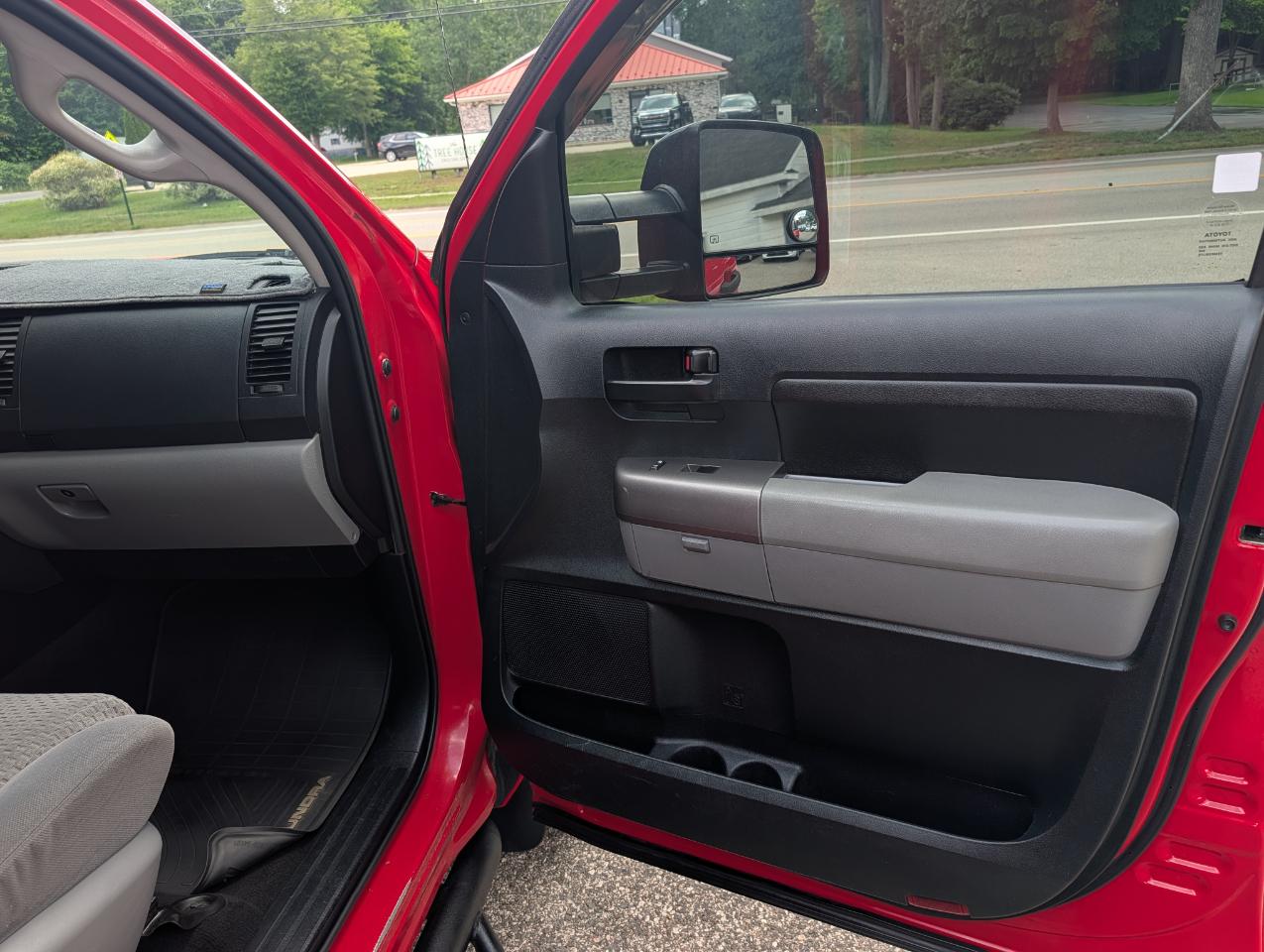 Toyota Tundra 2WD Truck CrewMax 5.7L V8 6-Spd AT (Natl) 2012
