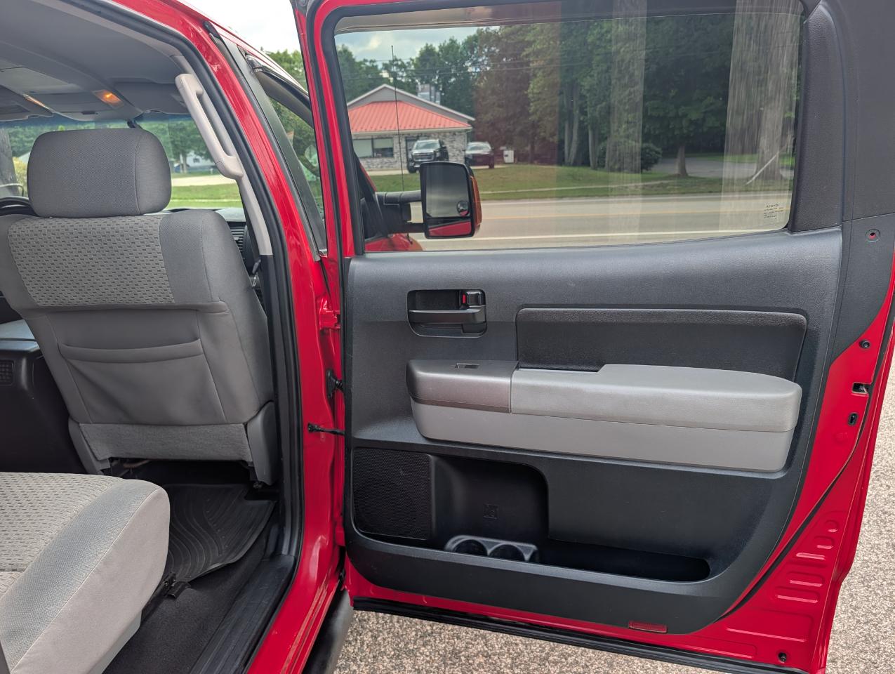 Toyota Tundra 2WD Truck CrewMax 5.7L V8 6-Spd AT (Natl) 2012