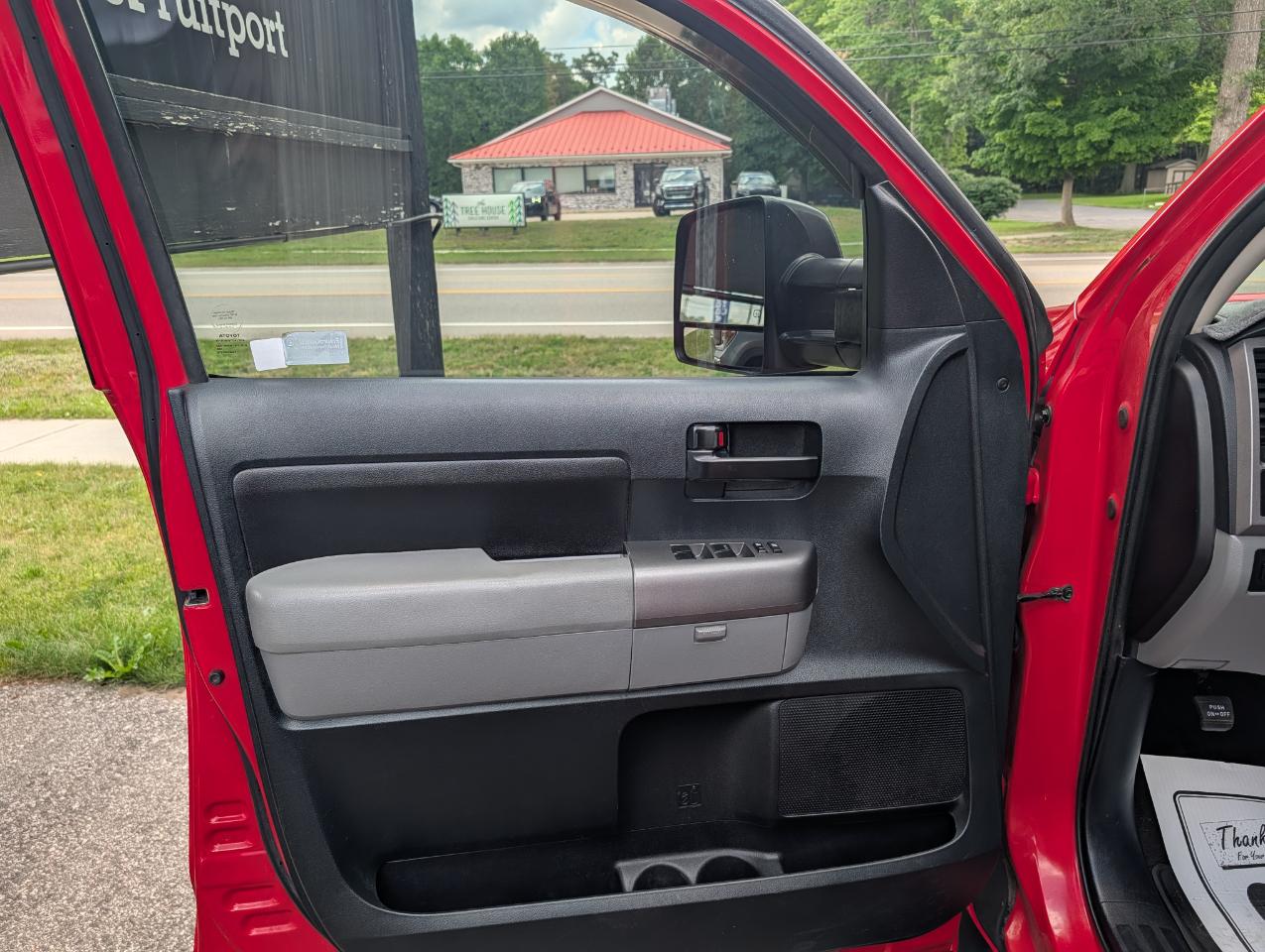 Toyota Tundra 2WD Truck CrewMax 5.7L V8 6-Spd AT (Natl) 2012