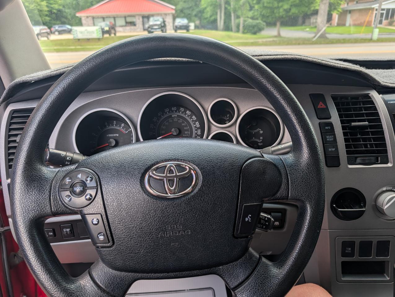 Toyota Tundra 2WD Truck CrewMax 5.7L V8 6-Spd AT (Natl) 2012