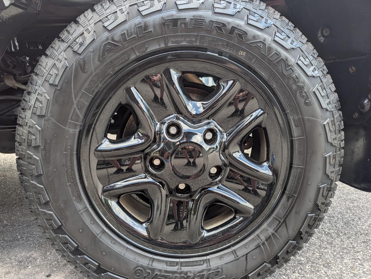 Toyota Tundra 2WD Truck CrewMax 5.7L V8 6-Spd AT (Natl) 2012