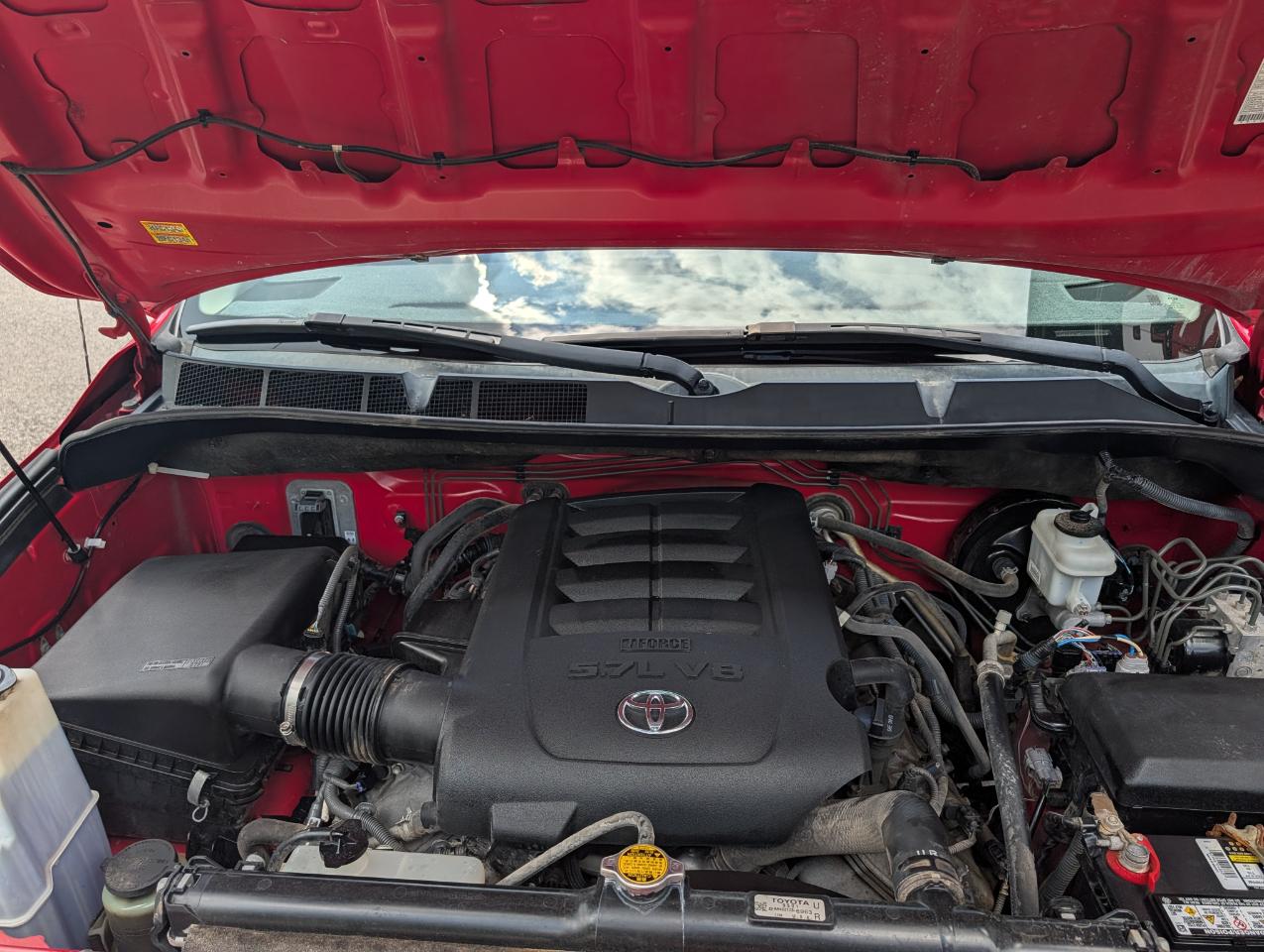Toyota Tundra 2WD Truck CrewMax 5.7L V8 6-Spd AT (Natl) 2012