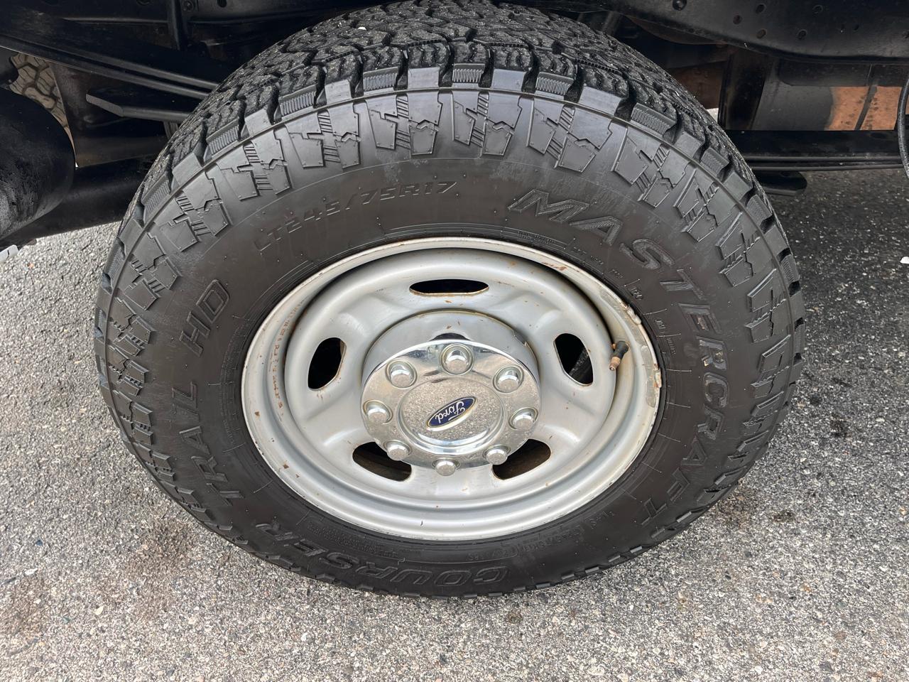 Ford Super Duty F-250 SRW XL 4WD Reg Cab 8' Box 2016