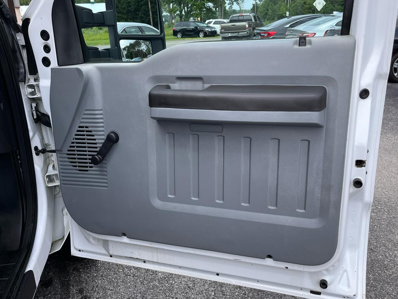 Ford Super Duty F-250 SRW XL 4WD Reg Cab 8' Box 2016