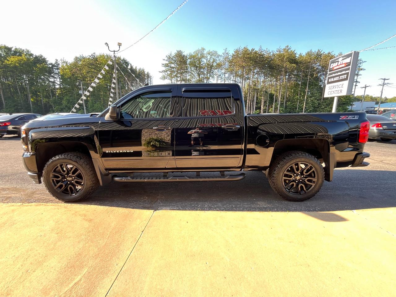 Chevrolet Silverado 1500 4WD Crew Cab 143.5" LT w/2LT 2017