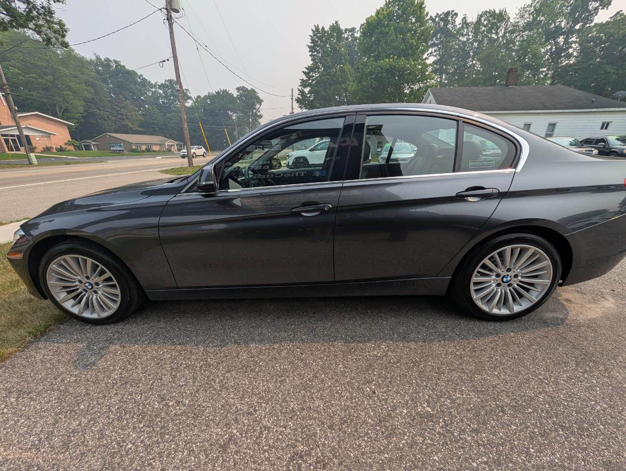 BMW 3 Series 4dr Sdn 328i xDrive AWD SULEV 2014