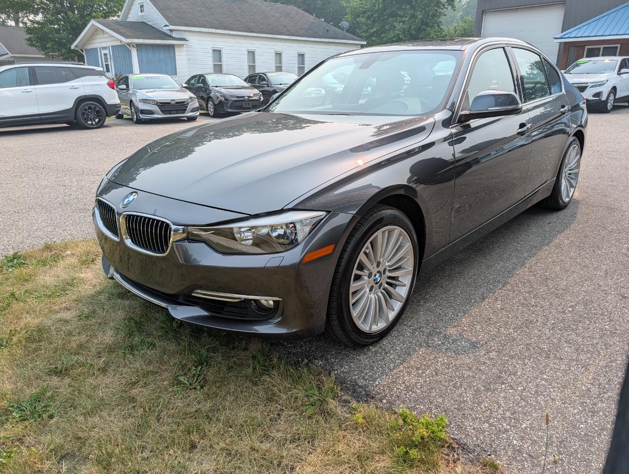 BMW 3 Series 4dr Sdn 328i xDrive AWD SULEV 2014