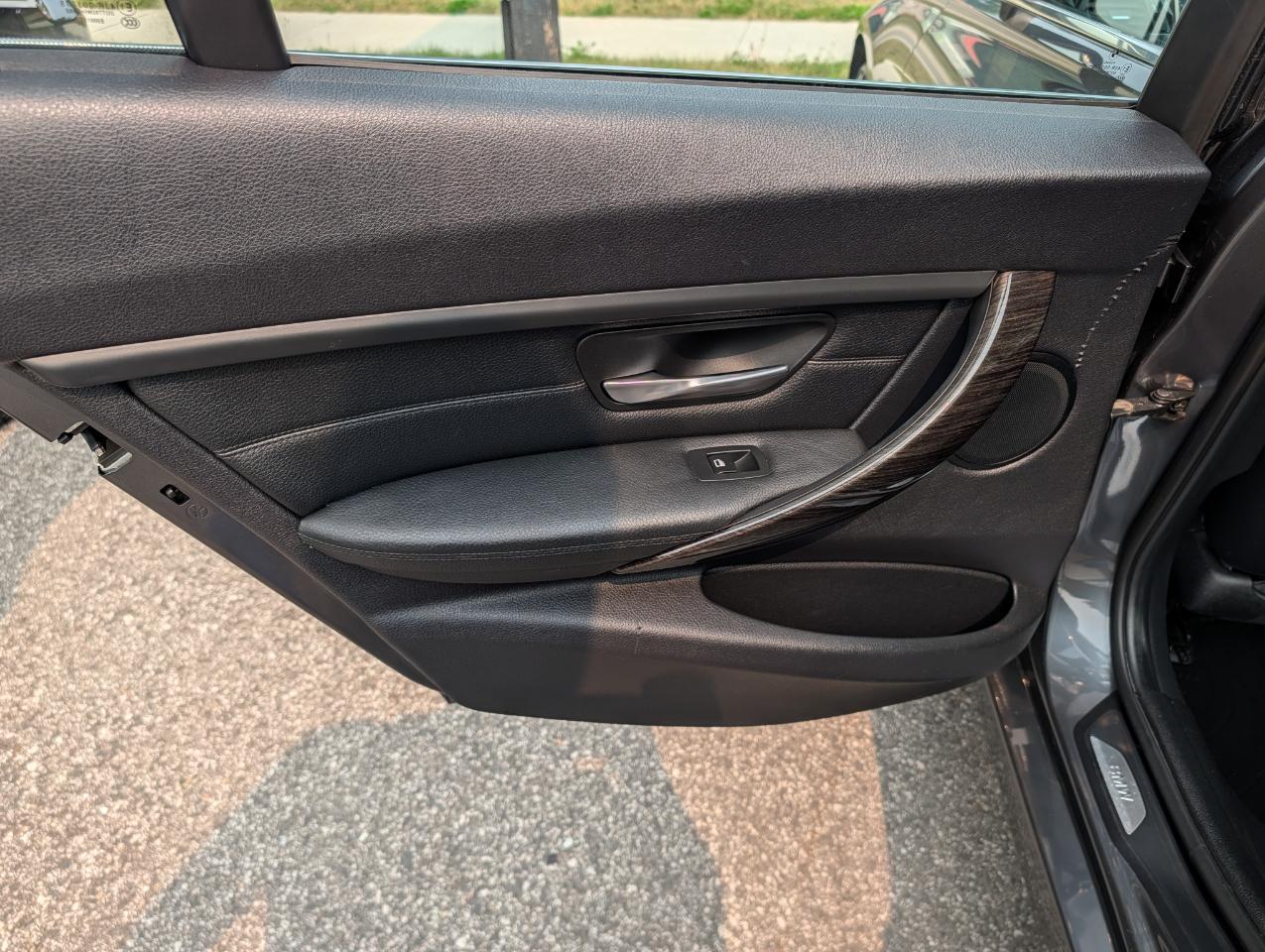BMW 3 Series 4dr Sdn 328i xDrive AWD SULEV 2014