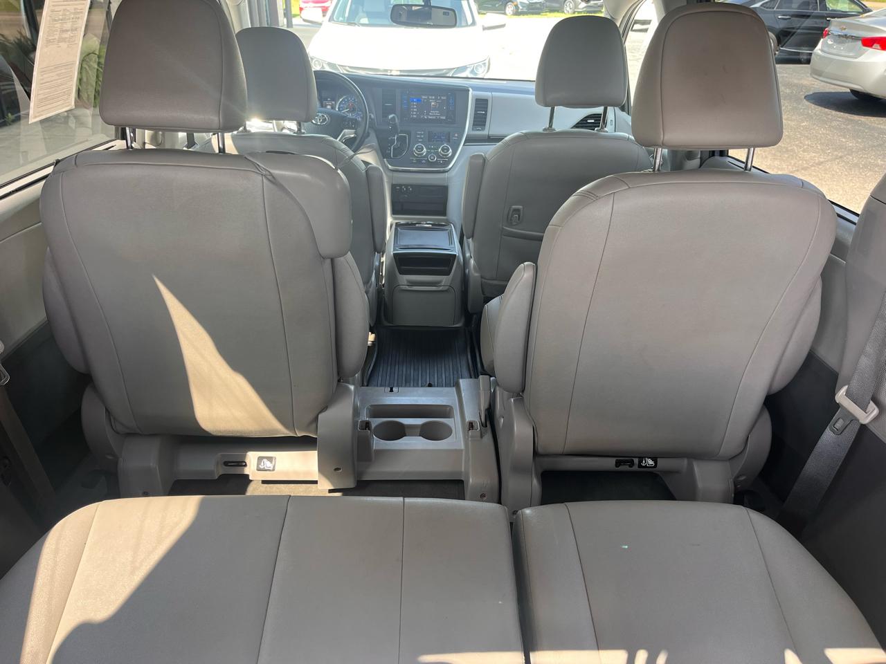 Toyota Sienna XLE 8-Passenger FWD 2017