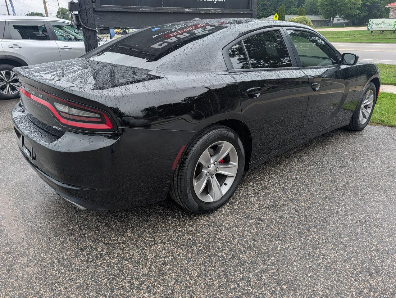 Dodge Charger 4dr Sdn SXT RWD 2017