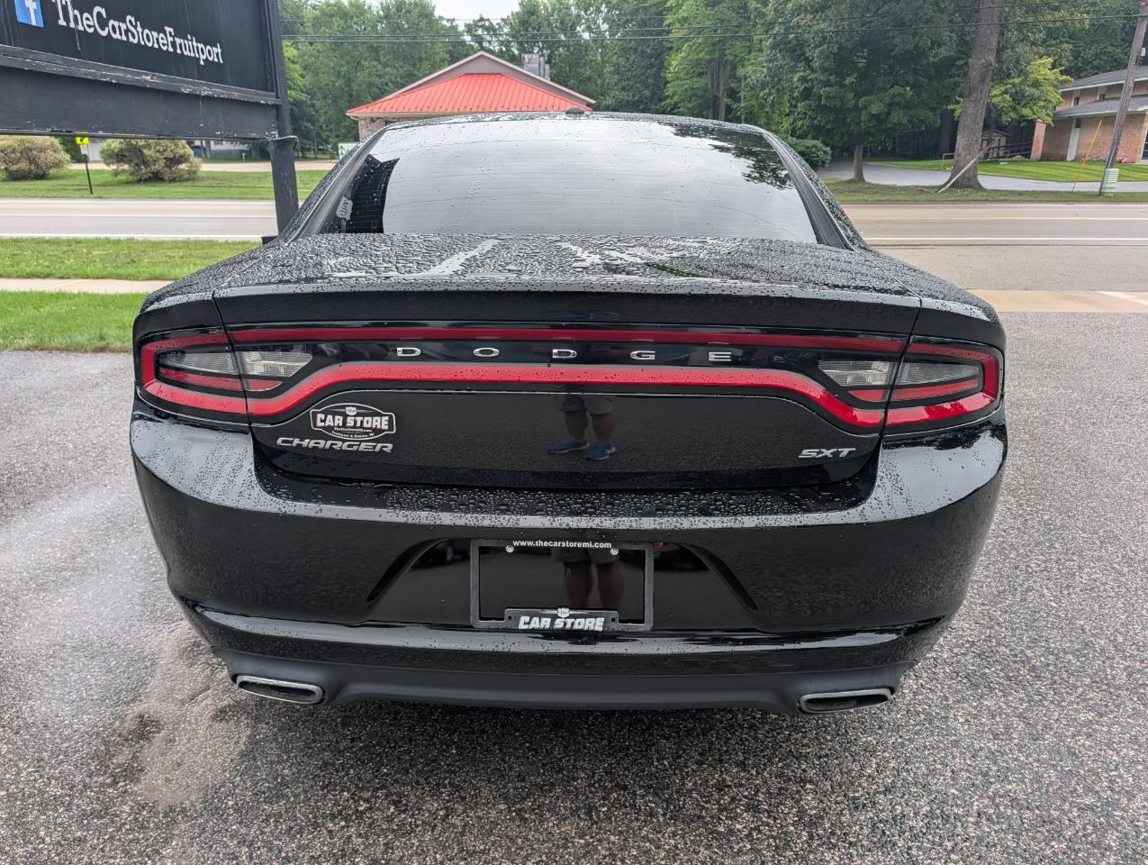 Dodge Charger 4dr Sdn SXT RWD 2017