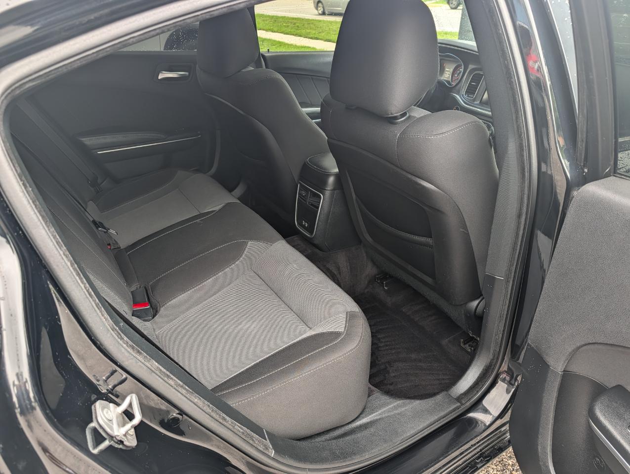 Dodge Charger 4dr Sdn SXT RWD 2017