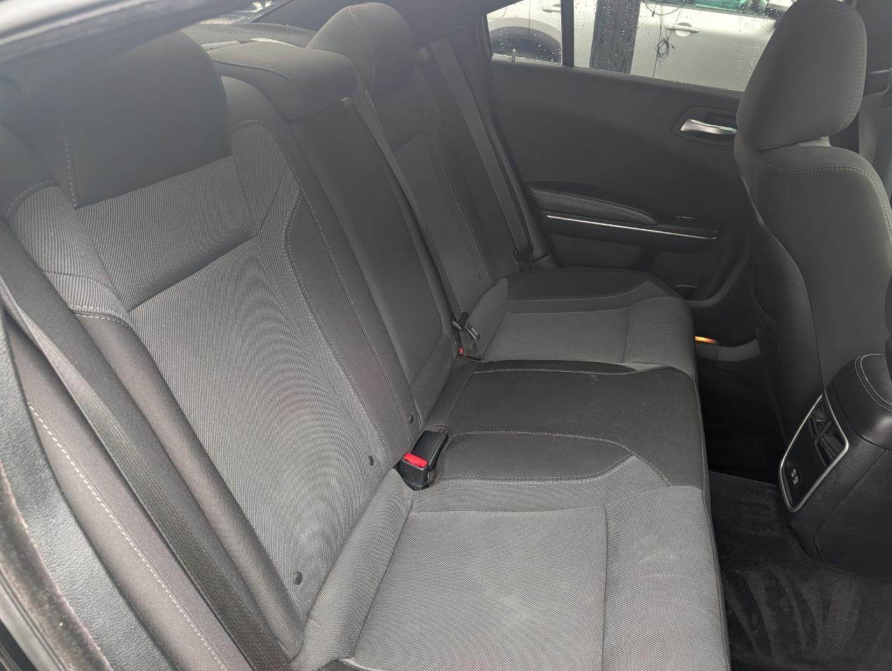 Dodge Charger 4dr Sdn SXT RWD 2017
