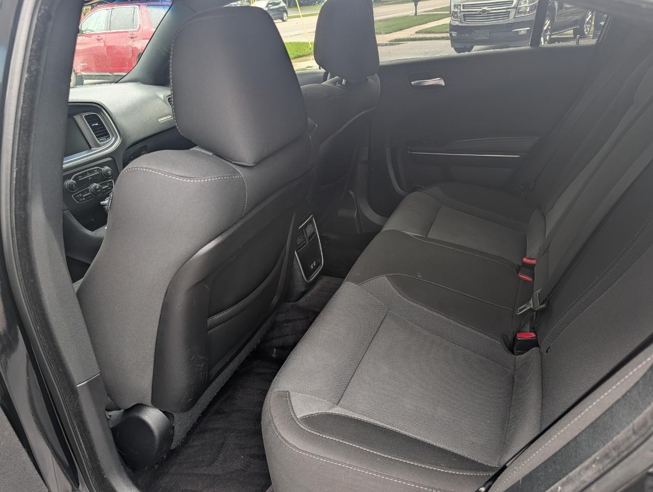 Dodge Charger 4dr Sdn SXT RWD 2017