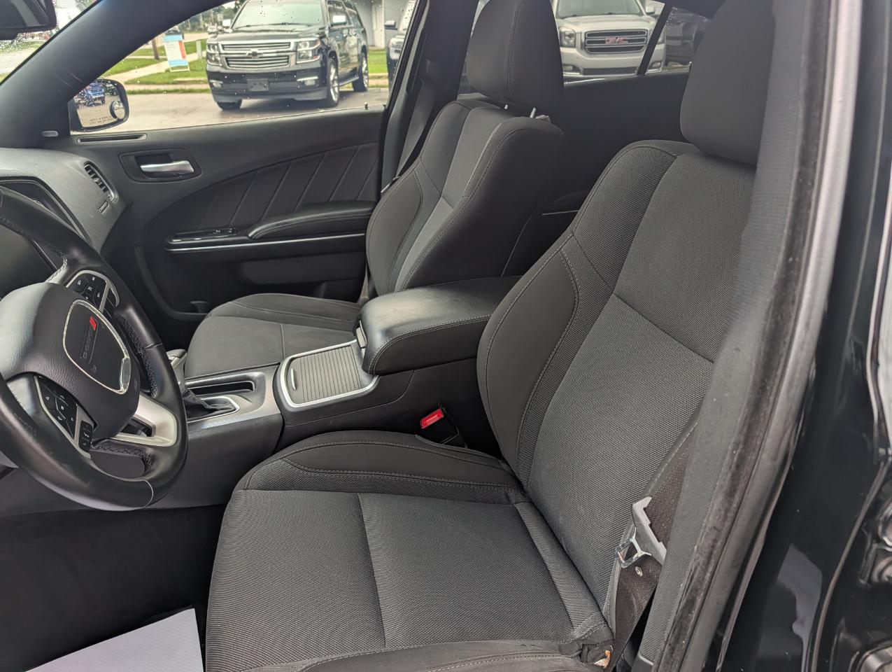 Dodge Charger 4dr Sdn SXT RWD 2017