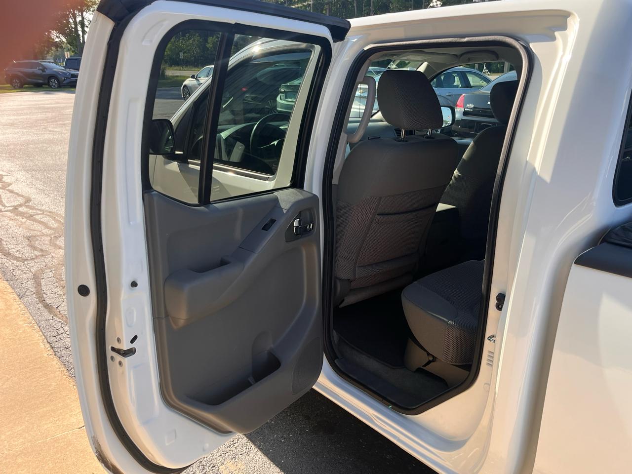 Nissan Frontier 2017.5 Crew Cab 4x4 SV V6 Auto Long Bed 2017