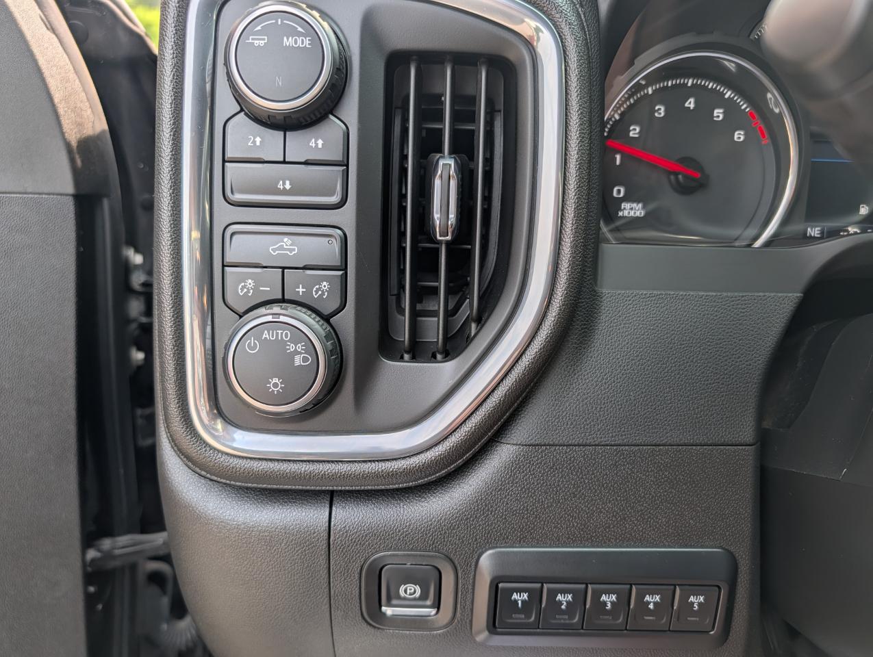 Chevrolet Silverado 2500HD 4WD Crew Cab 172" LT 2023