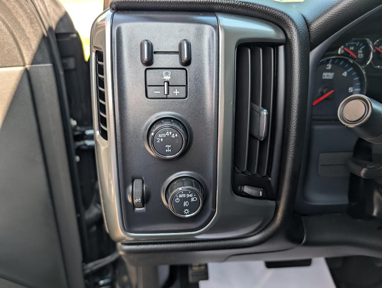 Chevrolet Silverado 1500 4WD Crew Cab 143.5" LT w/1LT 2018