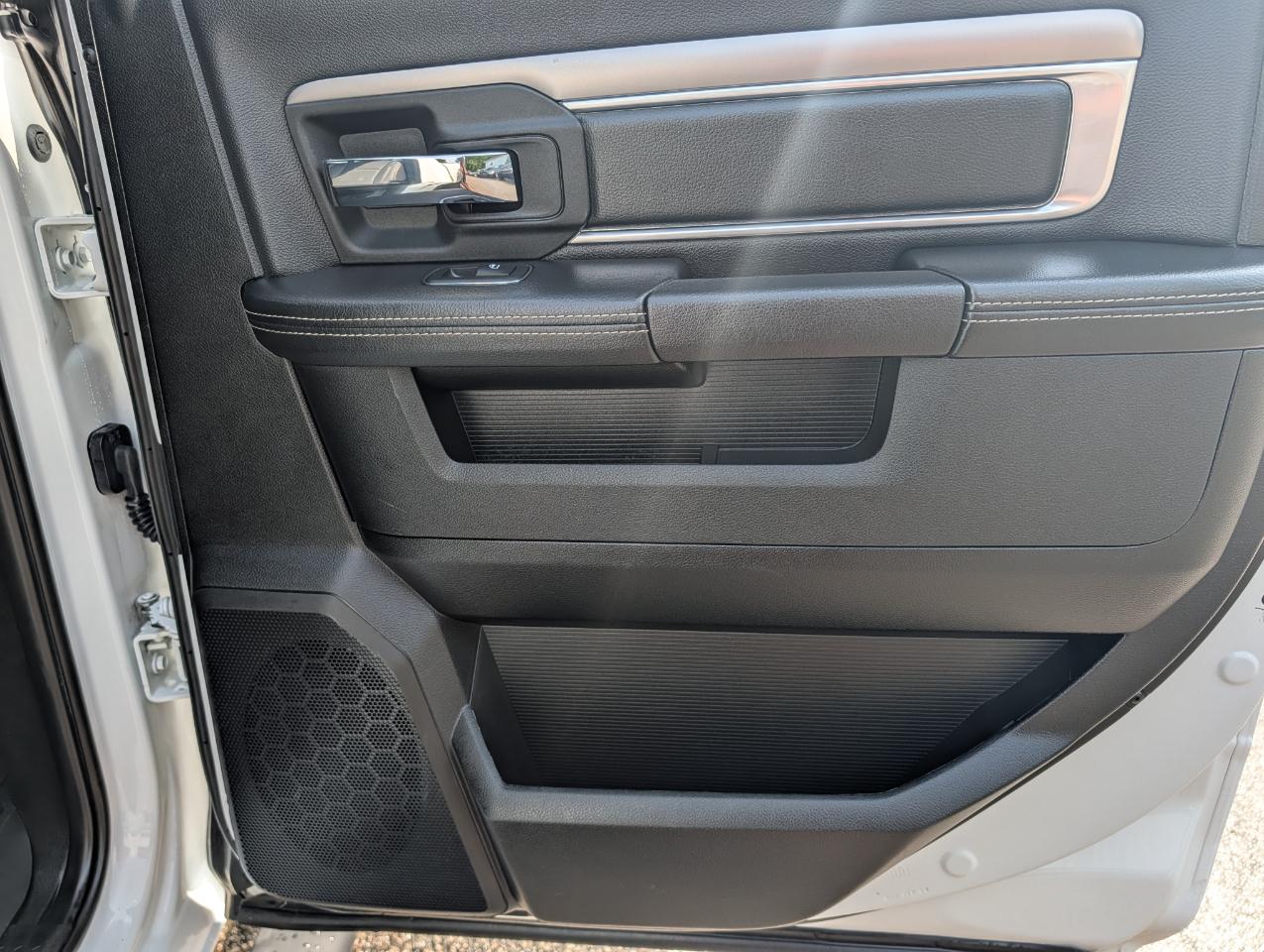 RAM 1500 Classic Warlock 4x4 Crew Cab 5'7" Box 2021