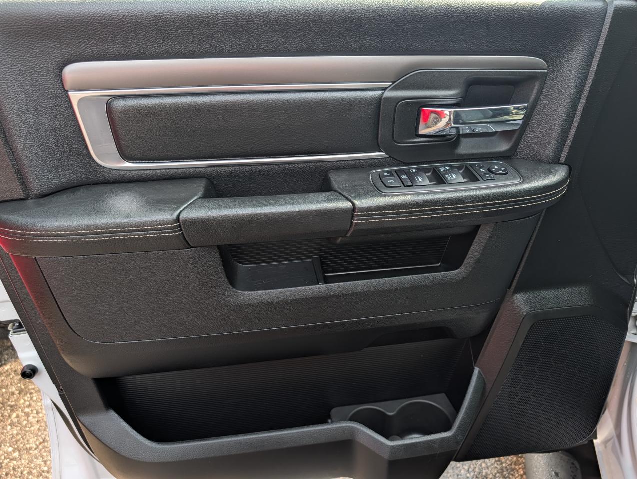 RAM 1500 Classic Warlock 4x4 Crew Cab 5'7" Box 2021