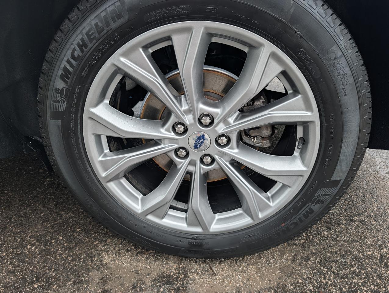 Ford Explorer XLT 4WD 2023