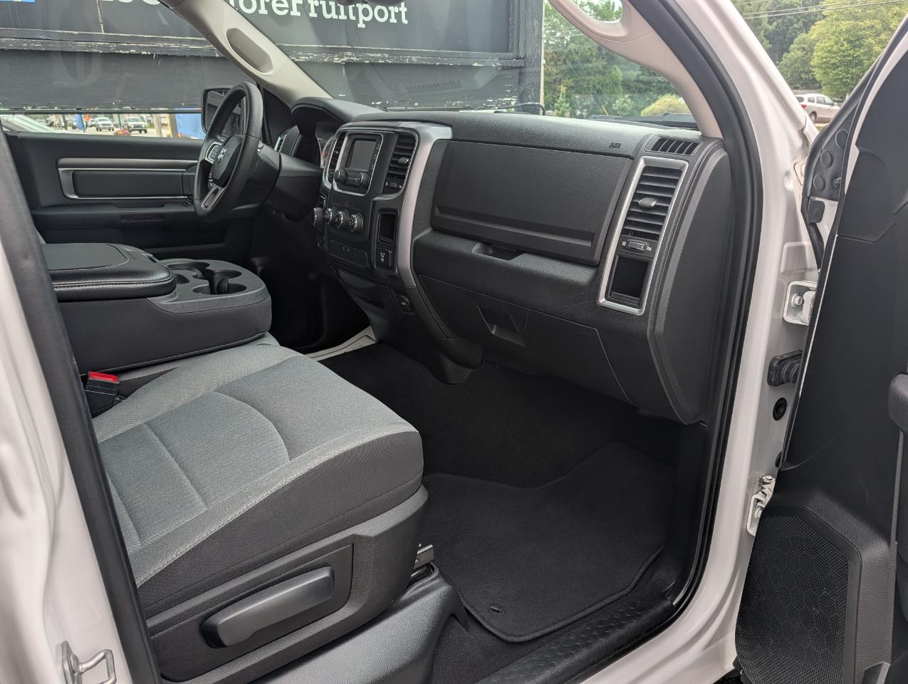 RAM 1500 Classic SLT 4x4 Crew Cab 5'7" Box 2022
