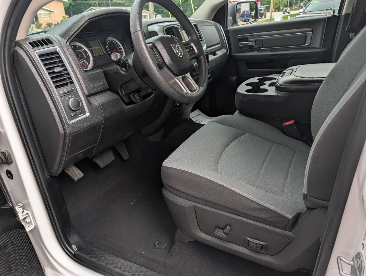 RAM 1500 Classic SLT 4x4 Crew Cab 5'7" Box 2022