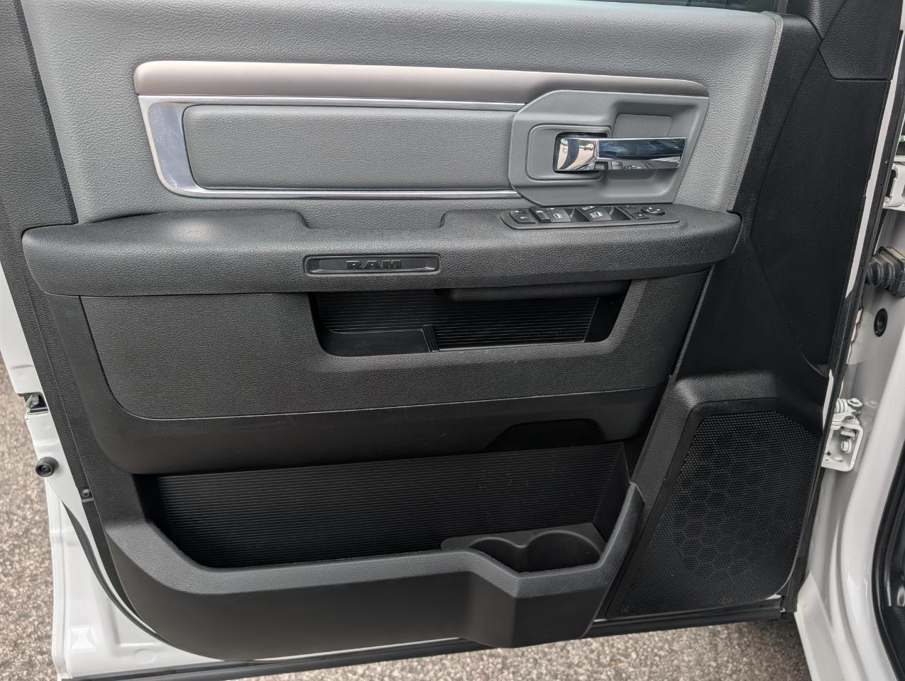 RAM 1500 Classic SLT 4x4 Crew Cab 5'7" Box 2022