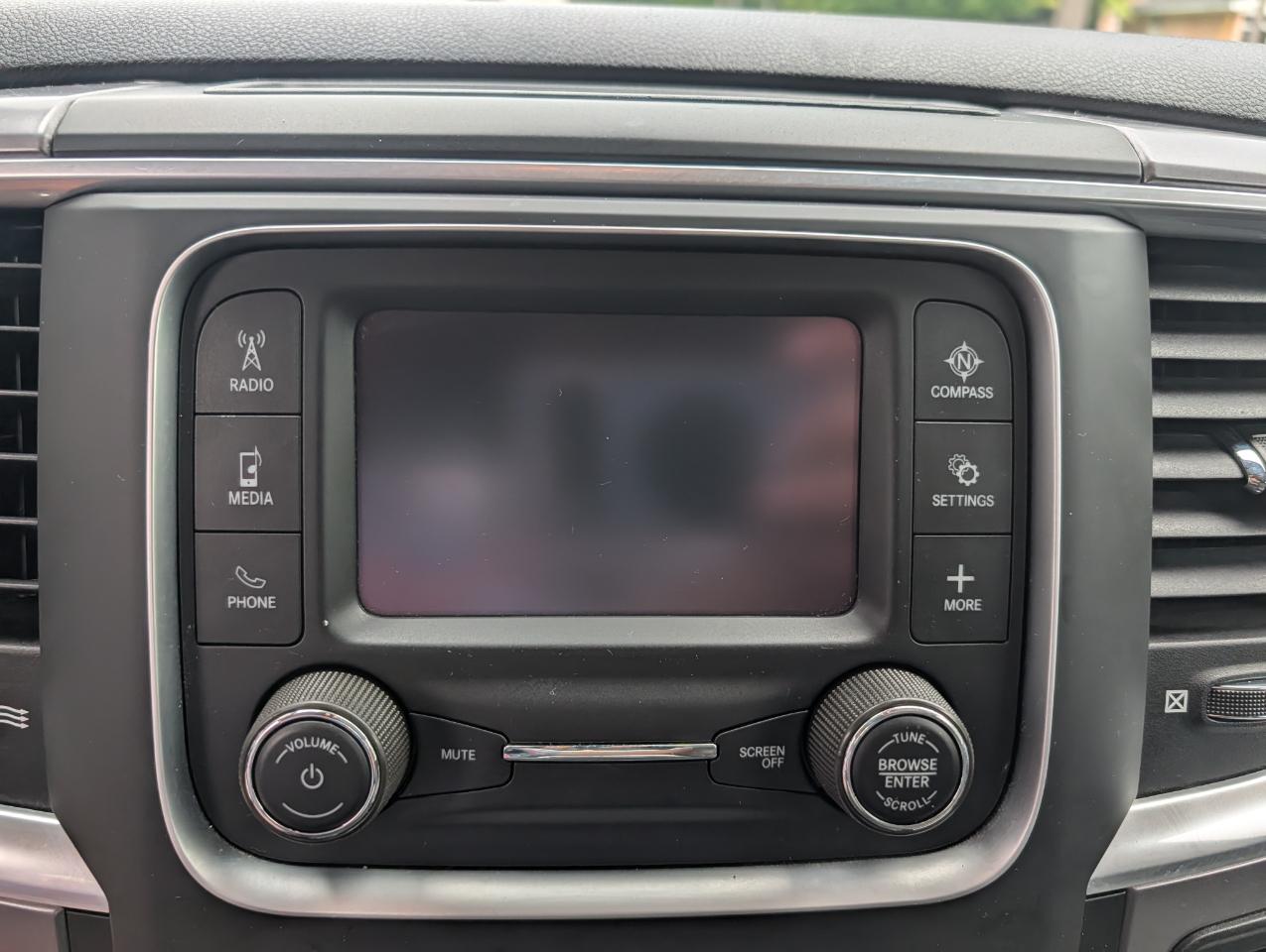 RAM 1500 Classic SLT 4x4 Crew Cab 5'7" Box 2022
