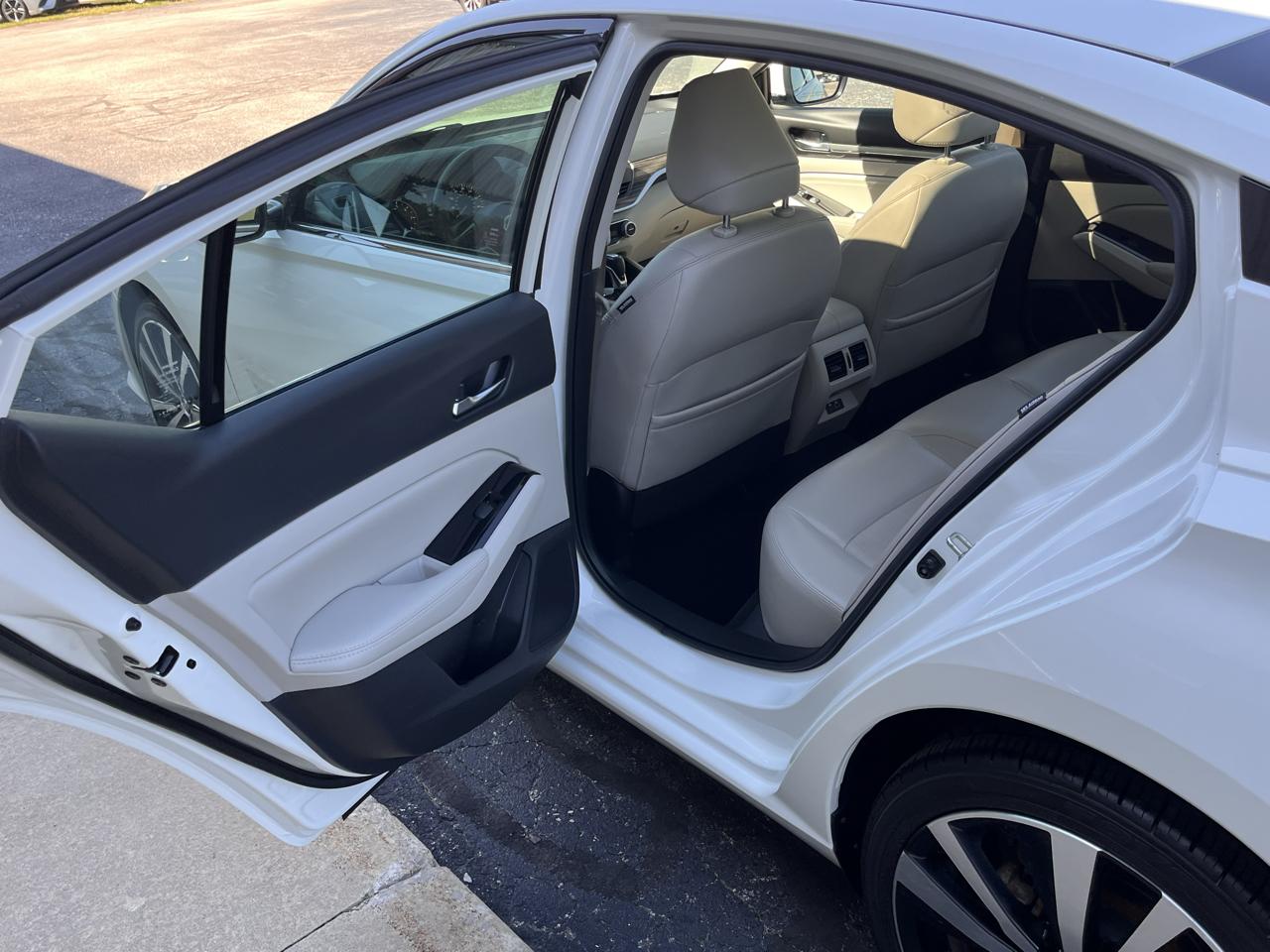 Nissan Altima 2.5 Platinum AWD Sedan 2021