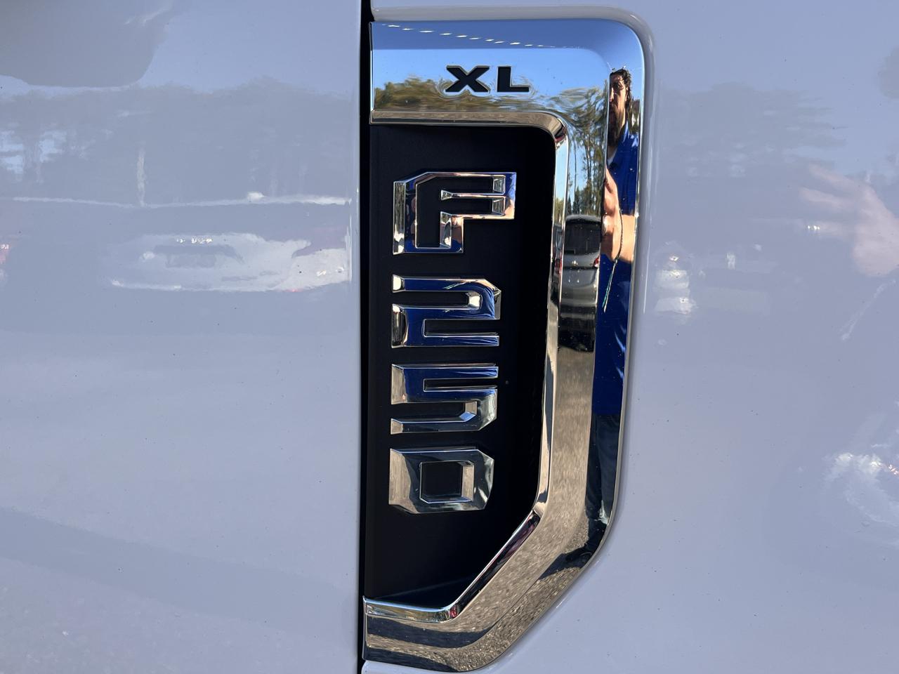 Ford Super Duty F-250 SRW XL 4WD Crew Cab 8' Box 2022