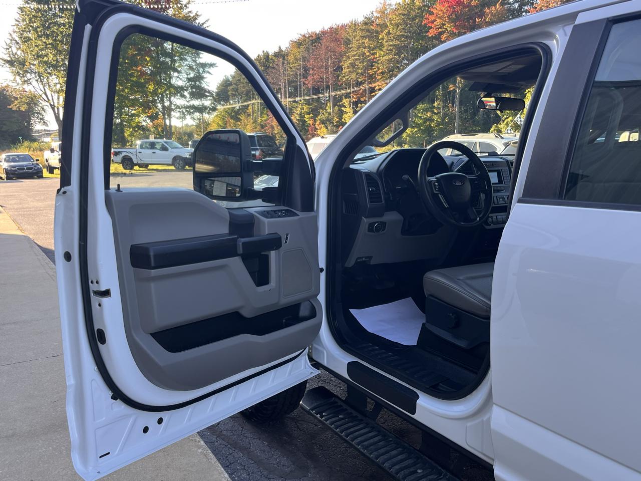 Ford Super Duty F-250 SRW XL 4WD Crew Cab 8' Box 2022