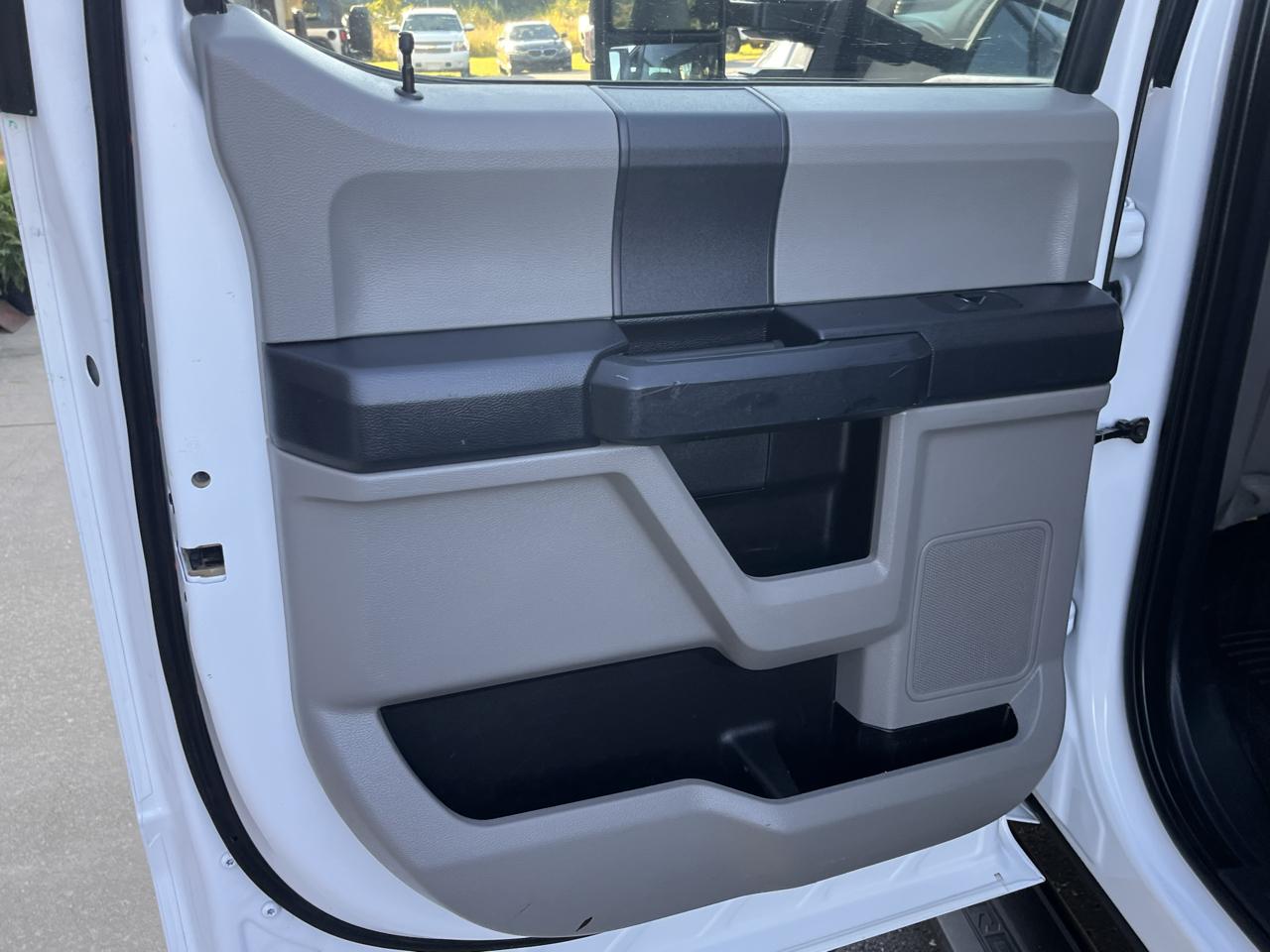 Ford Super Duty F-250 SRW XL 4WD Crew Cab 8' Box 2022