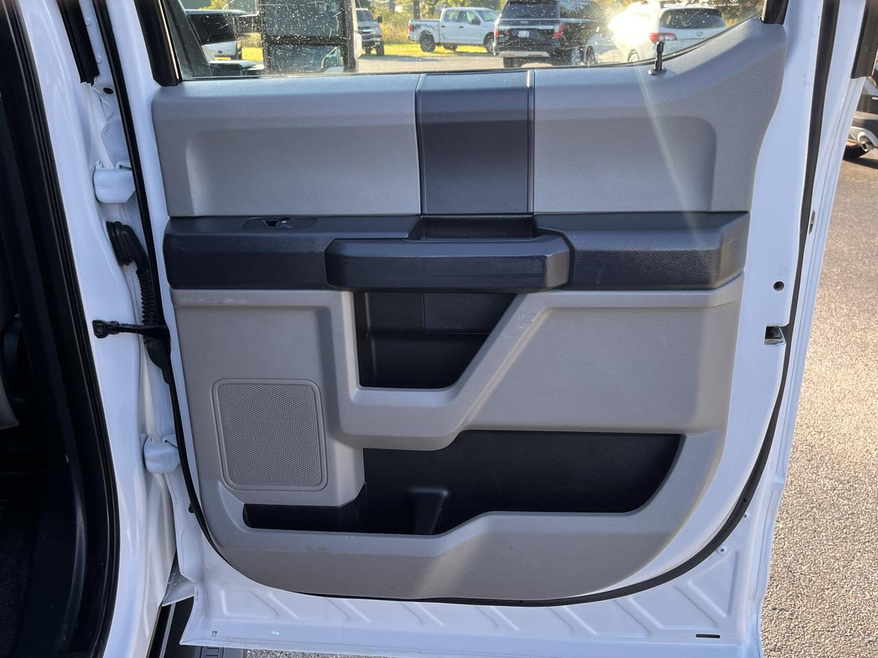 Ford Super Duty F-250 SRW XL 4WD Crew Cab 8' Box 2022