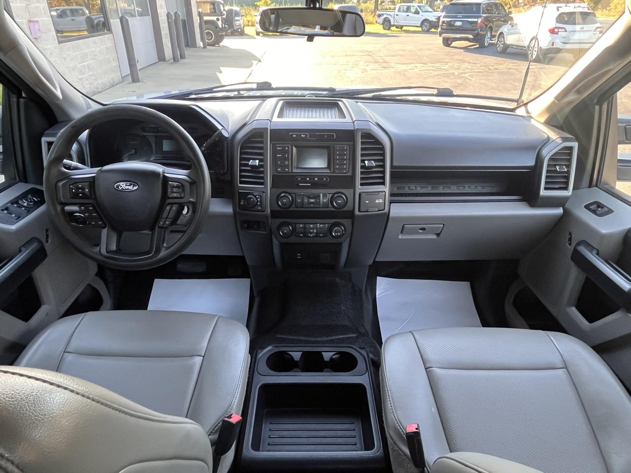 Ford Super Duty F-250 SRW XL 4WD Crew Cab 8' Box 2022