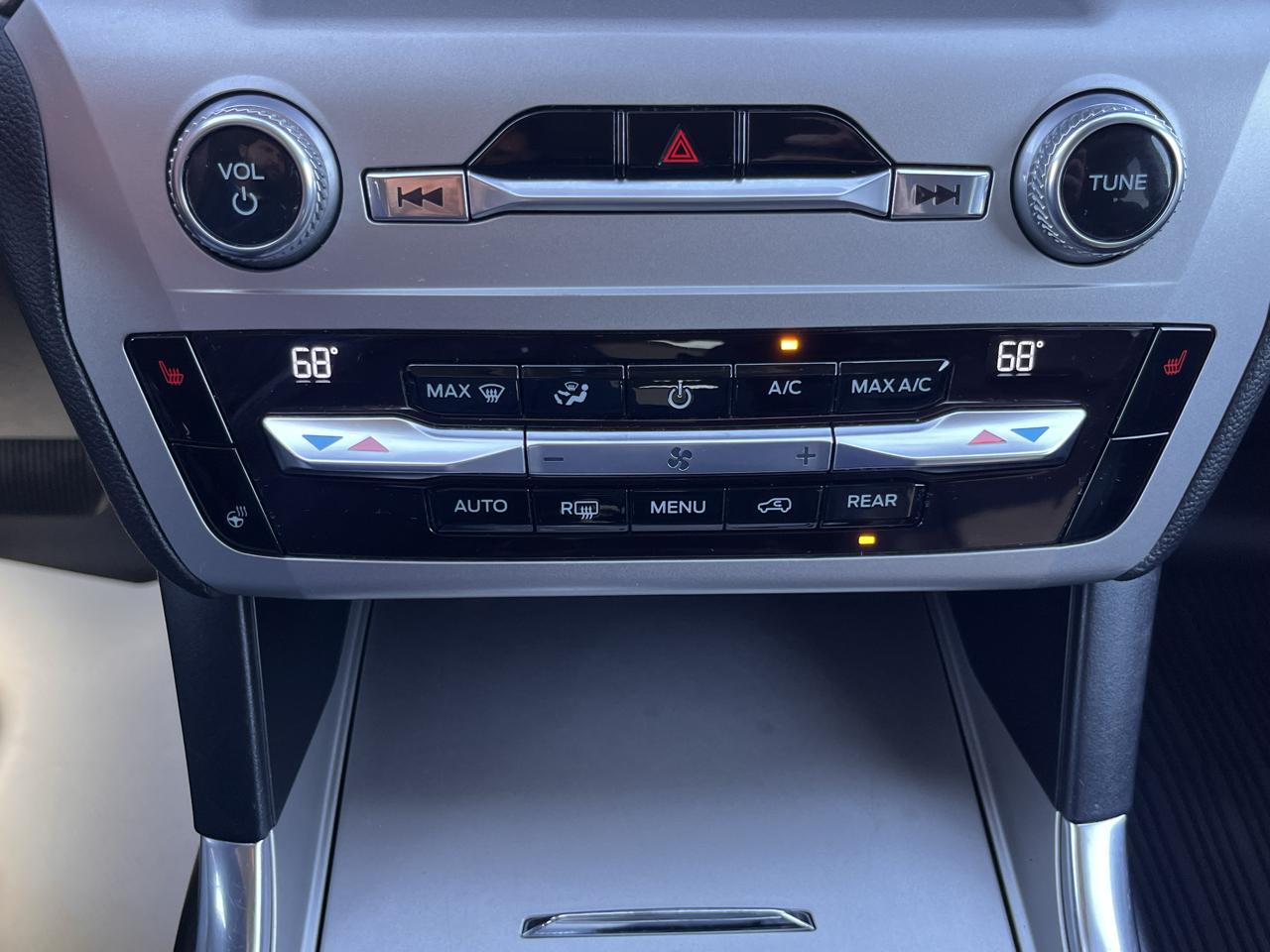 Ford Explorer XLT 4WD 2021
