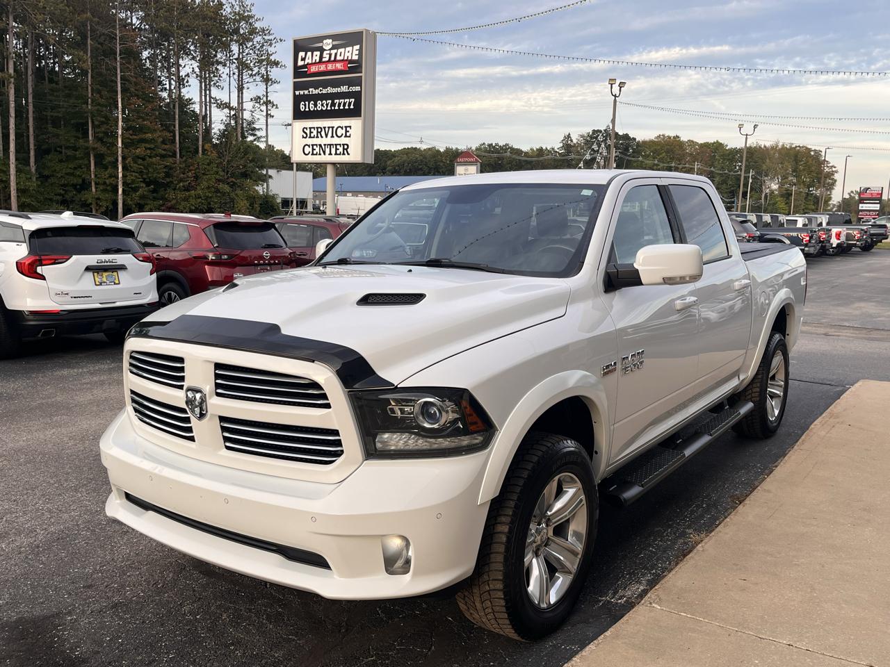 RAM 1500 4WD Crew Cab 140.5" Sport 2017