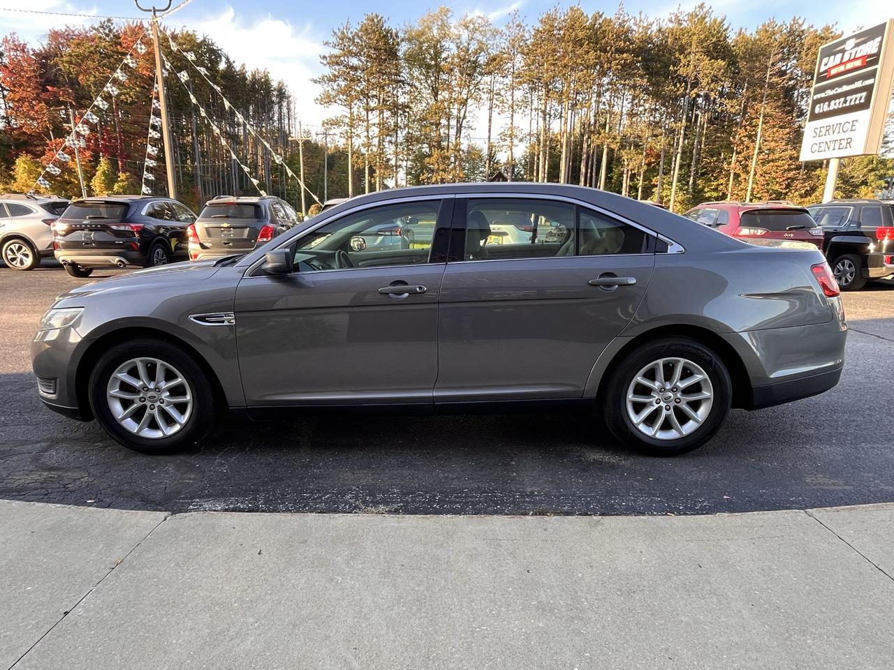 Ford Taurus 4dr Sdn SE FWD 2014