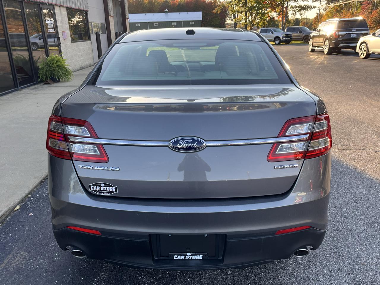 Ford Taurus 4dr Sdn SE FWD 2014
