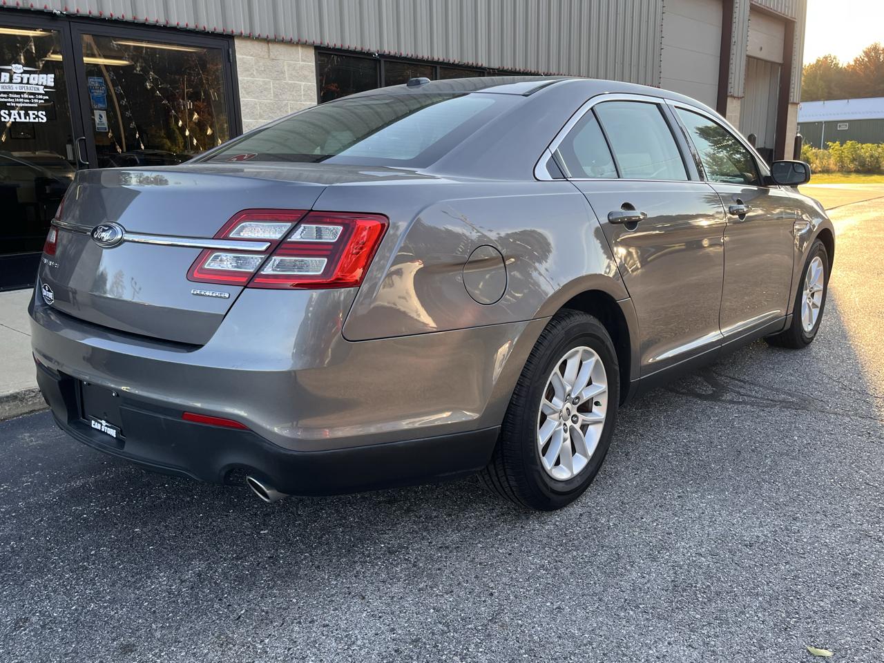 Ford Taurus 4dr Sdn SE FWD 2014