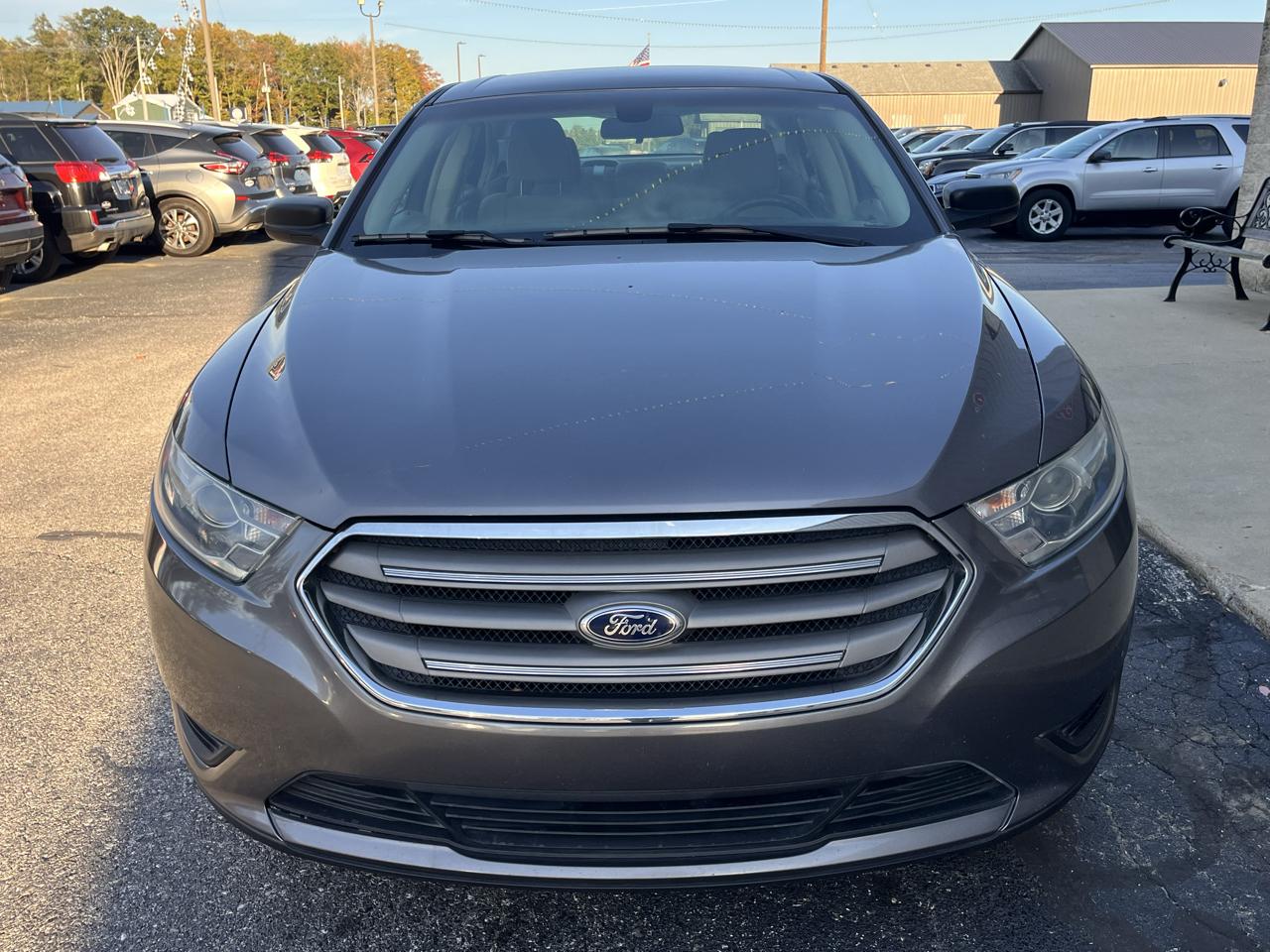 Ford Taurus 4dr Sdn SE FWD 2014