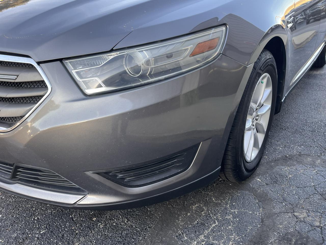 Ford Taurus 4dr Sdn SE FWD 2014