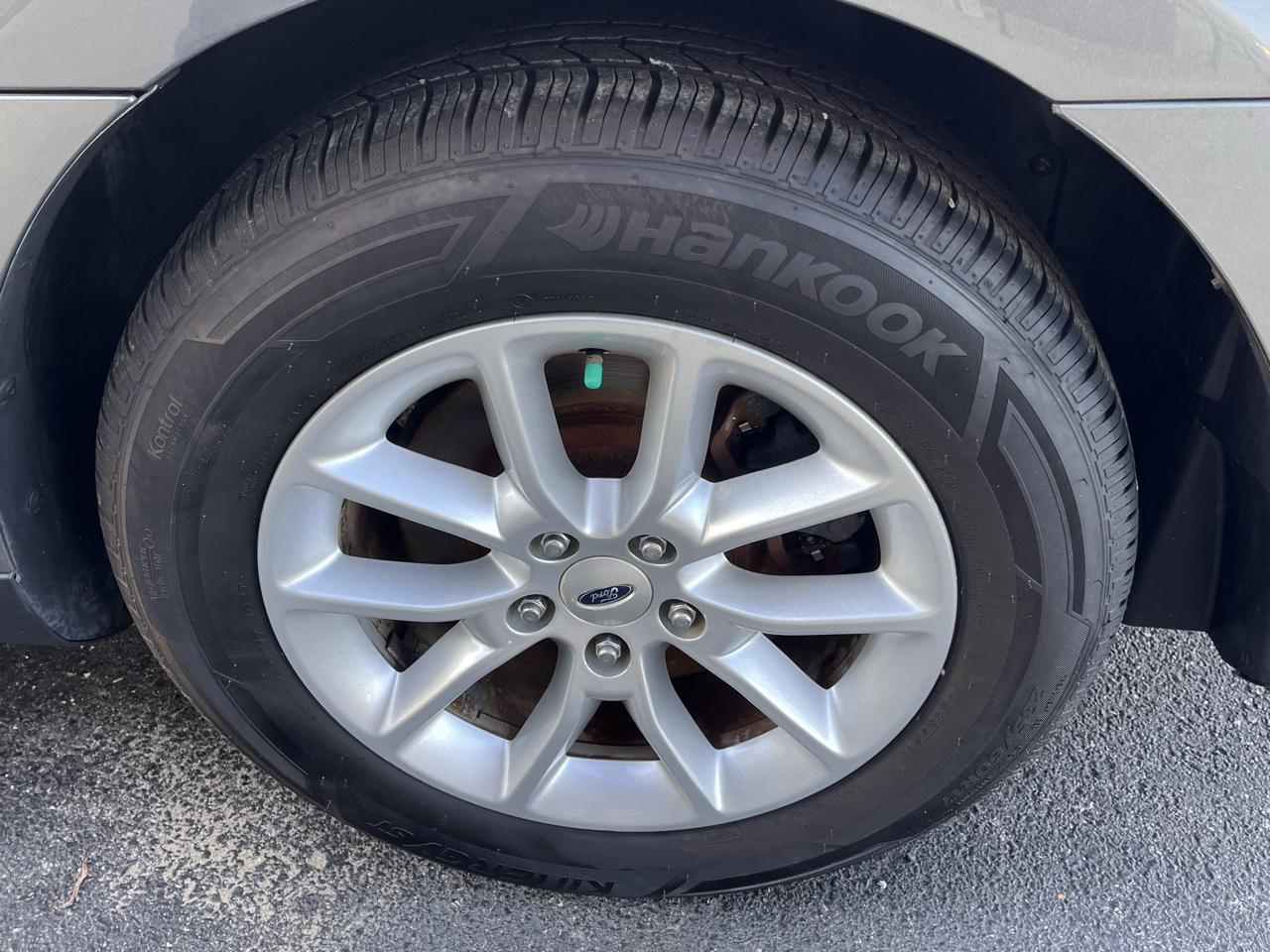 Ford Taurus 4dr Sdn SE FWD 2014