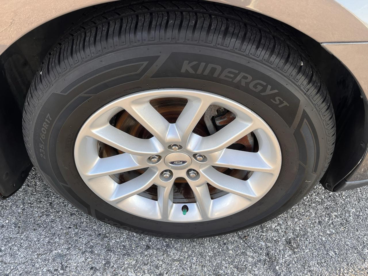 Ford Taurus 4dr Sdn SE FWD 2014