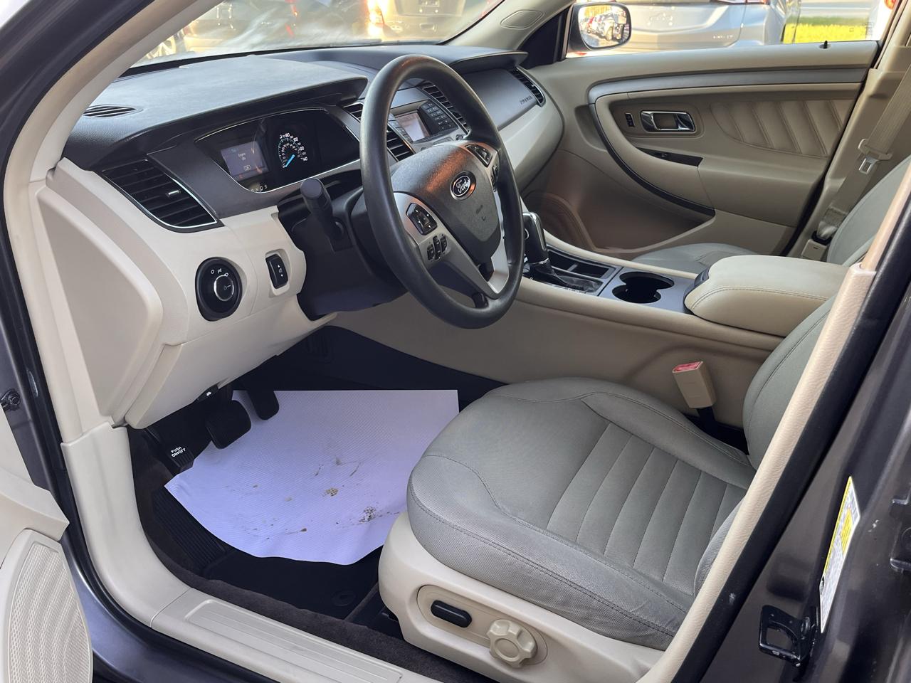 Ford Taurus 4dr Sdn SE FWD 2014