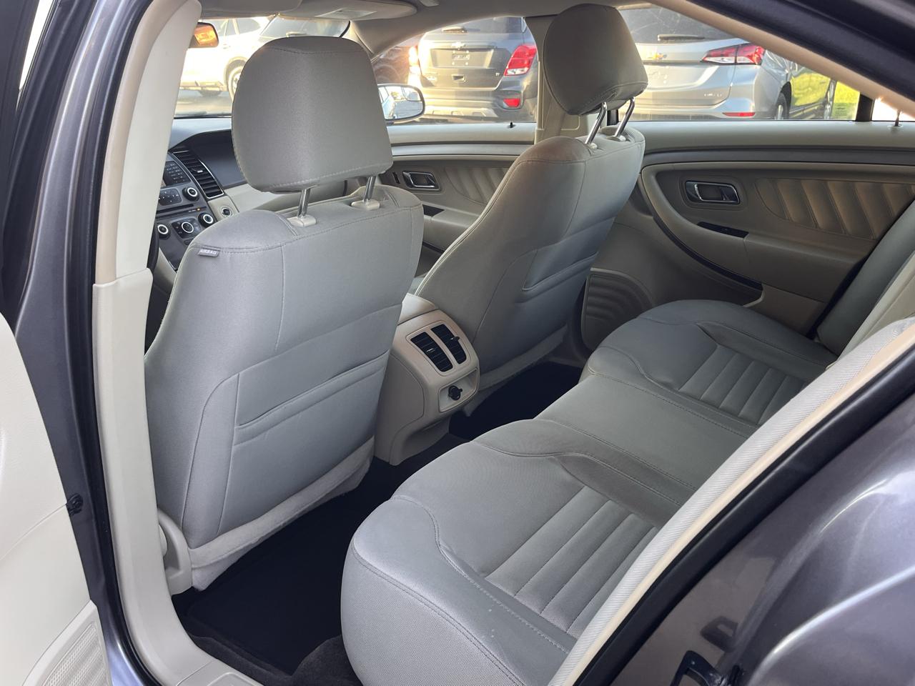 Ford Taurus 4dr Sdn SE FWD 2014