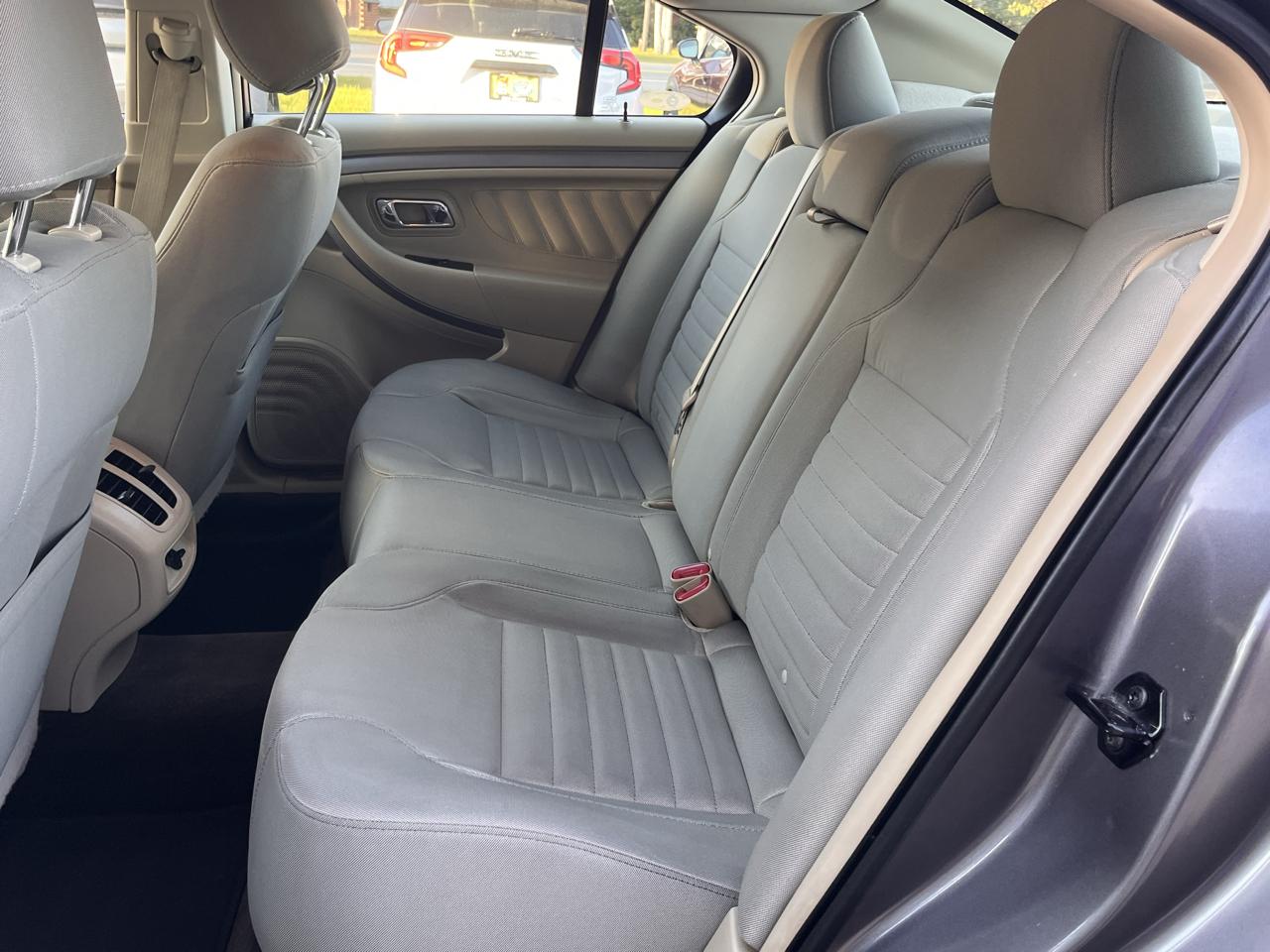 Ford Taurus 4dr Sdn SE FWD 2014