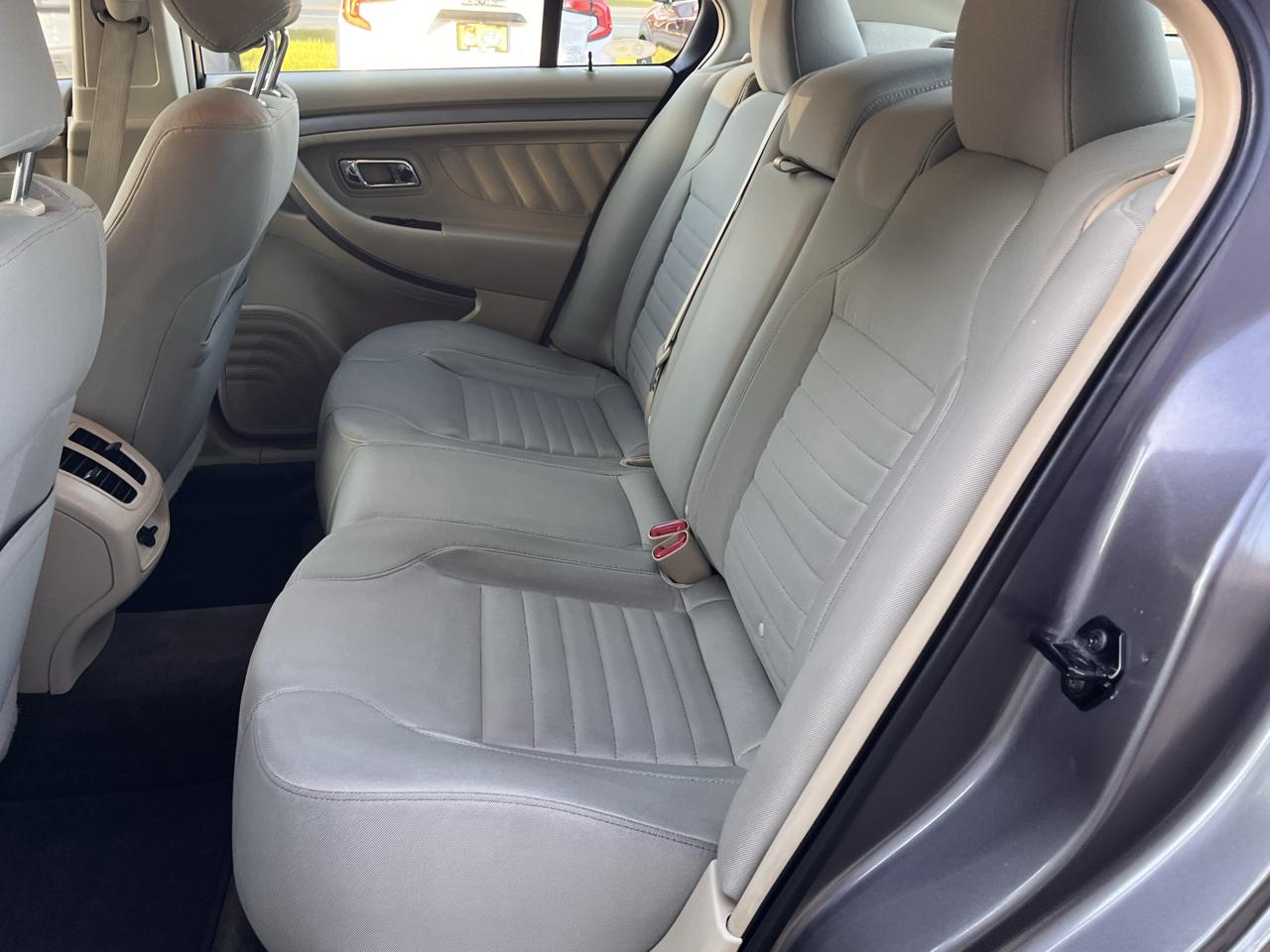 Ford Taurus 4dr Sdn SE FWD 2014
