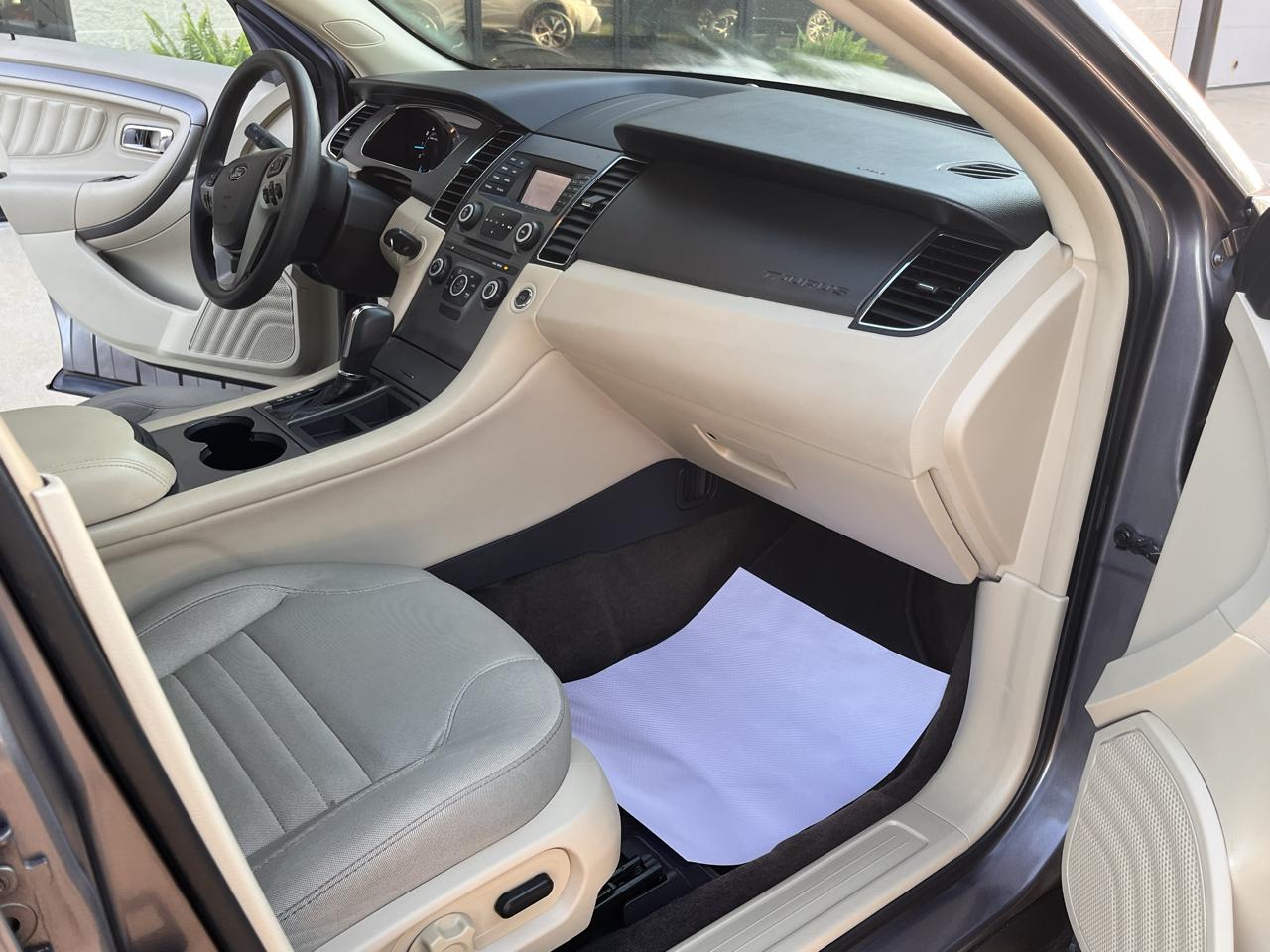 Ford Taurus 4dr Sdn SE FWD 2014