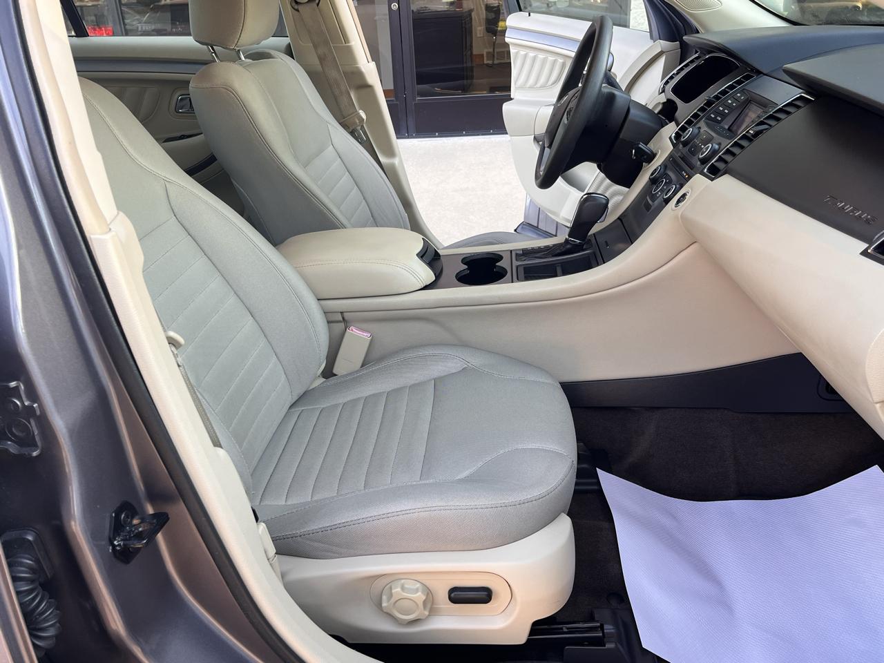 Ford Taurus 4dr Sdn SE FWD 2014